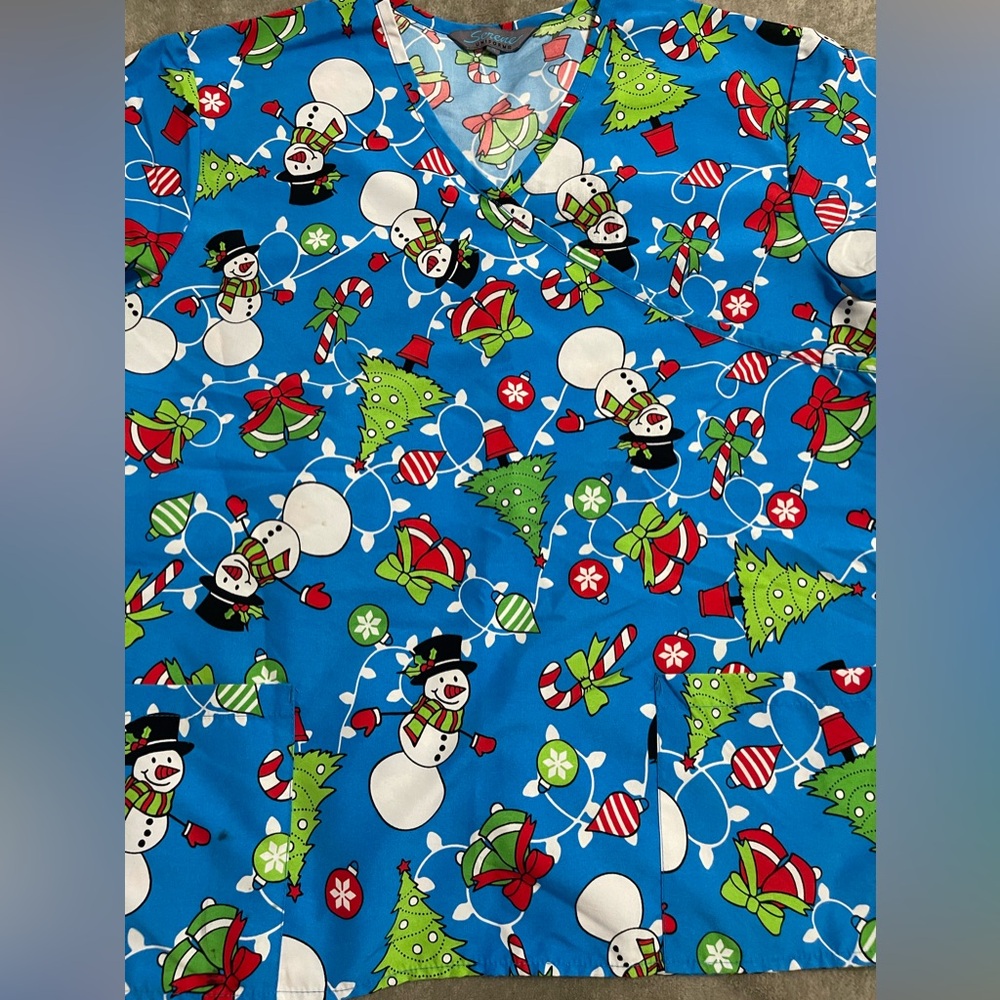 Medium scrub top